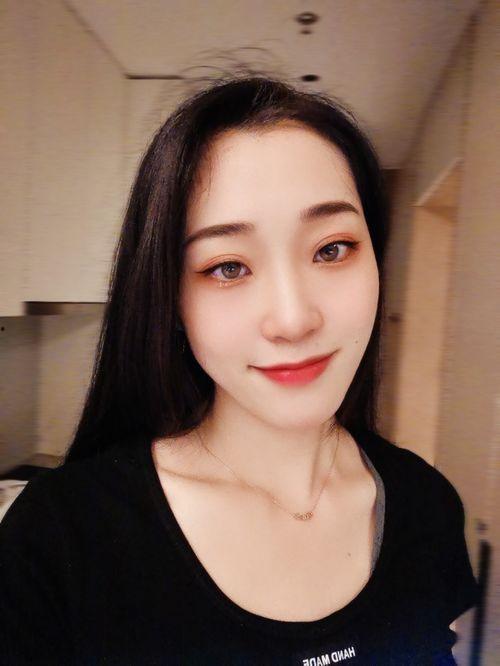 明星芳,璀璨星途，闪耀人生